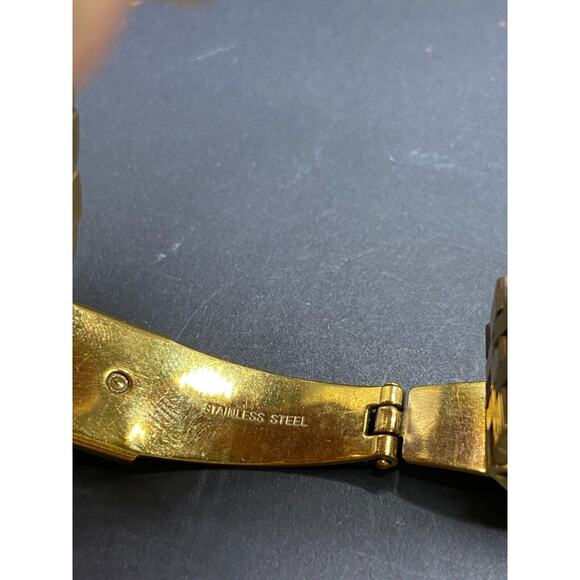 MARC by MARC JACOBS Fergus Chronograph Silver Dial Gold-tone Watch For Repair main image 15